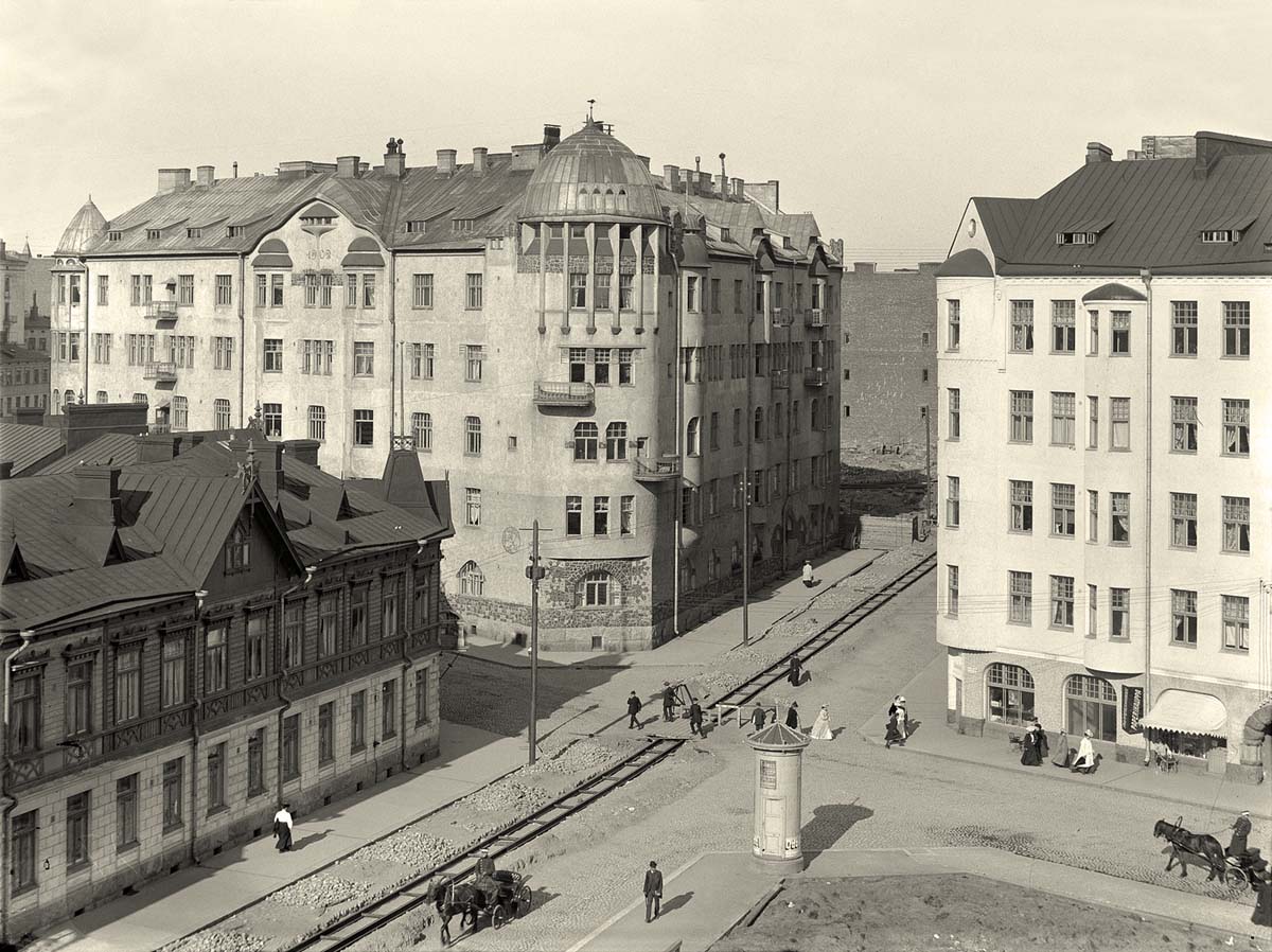 Helsinki (Helsingfors). Crossroads of streets Tehtaan and Kapteenin, 1908